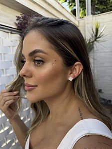 Brinco trevo branco • folheado a prata