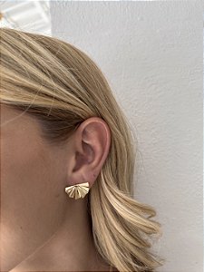 Brinco mini leque • folheado a ouro