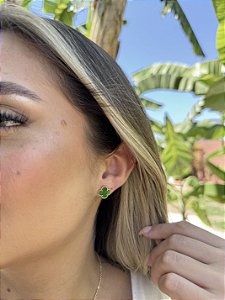 Brinco trevo verde • folheado a prata