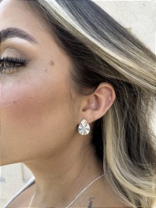 Brinco gota martelada lapidada • folheada a prata