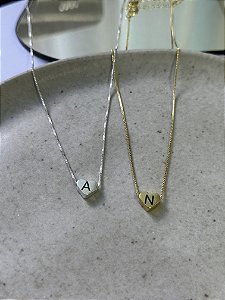 Colar letra coração metal personalizado