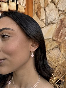 Argola trevo rosa • folheado a prata
