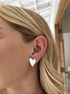 Brinco coração charme G • folheado a prata