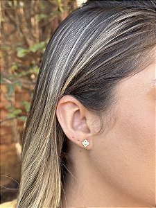 Brinco trevinho zircônia • folheado a ouro
