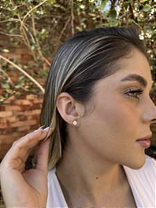 Brinco trevinho zircônia • folheado a prata