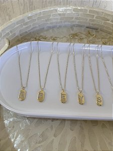 Colar medalha letra zircônia
