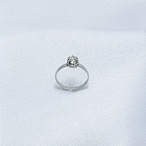 Anel solitário em ouro branco com diamante