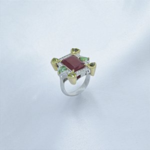 Anel em ouro misto com rodolita, peridotos, esmeraldas e diamantes