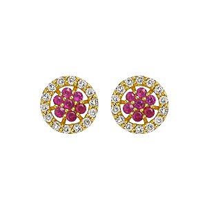 Brincos em ouro amarelo com rubis centrais cravejado com diamantes