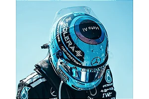Capacete George Russell Mercedes AMG F1 Team GP EUA 2025 1:5 Spark