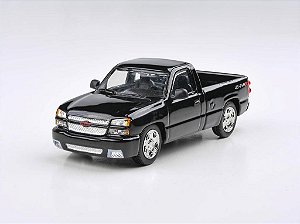 Chevrolet Silverado 2006 1:64 PARA64 Preto