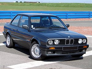 *** PRÉ-ORDER *** BMW 325i 1987 1:18 Solido Cinza