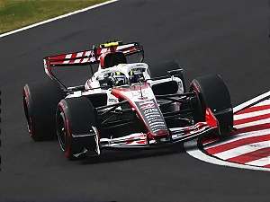 *** PRÉ-ORDER *** Fórmula 1 TGR Haas F1 Team VF-26 Oliver Bearman GP Japão 2026 1:64 Spark