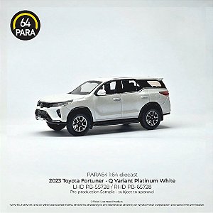 *** PRÉ-ORDER *** Toyota SW4 Fortuner 2023 1:64 PARA64 Branco