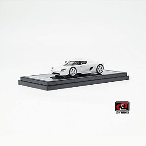 *** PRÉ-ORDER *** Koenigsegg CC850 1:64 LCD Models Branco