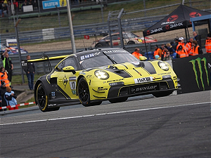 *** PRÉ-ORDER *** Porsche 911 GT3 R (992) Evo26 Dunlop Motorsport 24Hs Nürburgring 2026 1:64 Spark QTD3