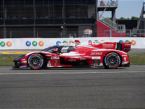 *** PRÉ-ORDER *** Toyota TR010 HYBRID TOYOTA RACING Winner 24Hs Le Mans 2026 1:64 Spark QTD3