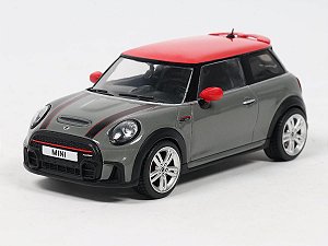 *** PRÉ-ORDER *** Mini Cooper John Cooper Works 2023 1:43 Solido Cinza