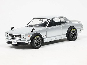 *** PRÉ-ORDER *** Nissan Skyline 2000 GT-R (KPGC10) Hakosuka 1970 1:18 Solido Prata
