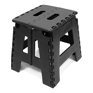 DETAIL BANQUETA DE PLASTICO PRETO DOBRAVEL PEQUENA REF:6441