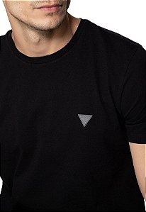 Camiseta Guess Etq Triang Emborrachado Preta
