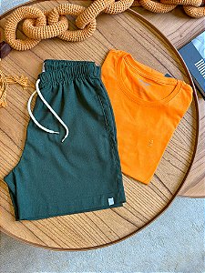 Kit Shorts Linho Verde Musgo + Camiseta Cotton Pima Laranja Bruder