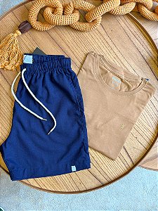 Kit Shorts Linho Marinho + Camiseta Cotton Pima Terracota Bruder