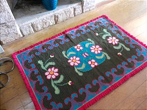Tapete Arraiolo Moldura Flor Verde e Rosa 0,80x1,20m