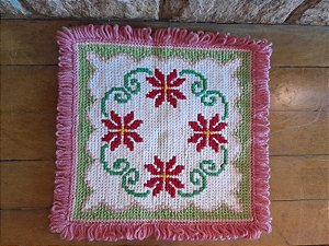 Tapete Arraiolo Flores em Moldura Fundo Branco 44x44cm
