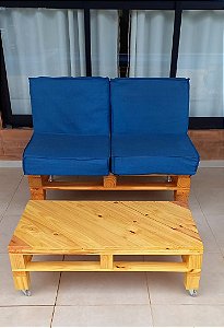 Sofá de Pallet com Almofadas + Mesa de Centro - Modelo Jasmin