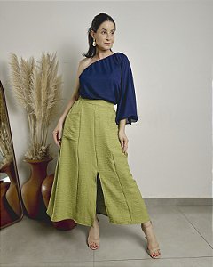 Saia Midi Com Bolsos Laterais E Fenda Frontal - Slim e Plus Size