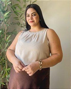 Regata Com Acabamento Em Revel, Com PregasNa Frente E Botão Atrás-Plus Size