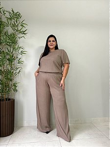 Conjunto Blusa Decote Canoa, Manga Sino E Botão, Calça Pantalona C/ Bolsos E Cós Franzido-Plus Size
