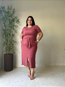Conjunto: Blusa Manga C/ Ombro Franzido E Botoes, Saia Evase C/ Fendas, Bolsos E Faixa-Plus Size