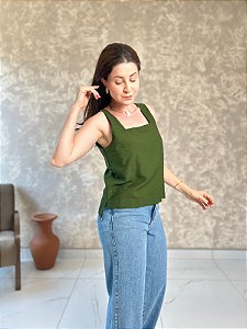 Blusa Decote Quadrado, C/ Pence No Busto Abertura Nas Laterais, Costa Maior E Barra Larga-Plus Size