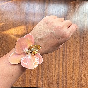 Pulseira Orquídea Rosa: Um Toque Floral de Delicadeza e Brilho