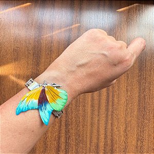 Pulseira Borboleta: Toque de Cor e Liberdade em Metal Prateado