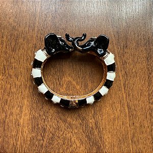 Pulseira Abraço de Elefantes: Um Laço de Força e Ternura