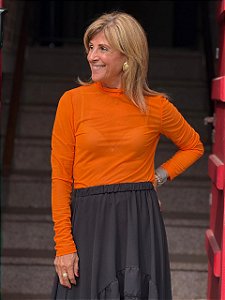 Blusa em Tule com Gola Alta (Gola Colarinho)