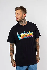 Camiseta Okdok Monster Spray - Preta