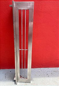 Prateleira mão francesa Inox 1.48x28 com escorredor de panela -Usado