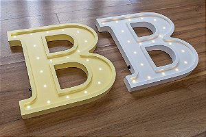 Letra B Luminosa em MDF com LED - Decore com Estilo e Encanto
