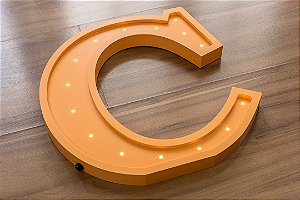 Letra C Luminosa em MDF com LED - Decoração Divertida