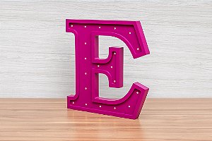 Letra E Luminosa em MDF com LED - Presente Perfeito para Mamães e Bebês