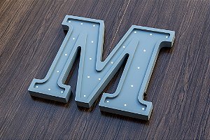 Letra M Luminosa em MDF com LED - Presente perfeito para momentos memoráveis.