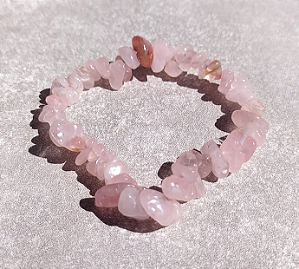 Pulseira de Quartzo Rosa em Cascalho "Amor"
