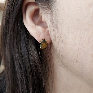 Brinco de OLHO DE TIGRE 8x10mm. Pedras Naturais Banhado a Ouro