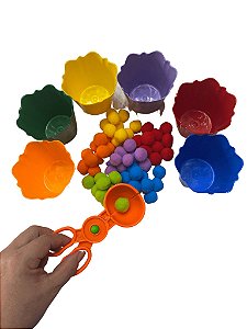 Kit Tesoura, Pompons e Potes Coloridos - Materiais para Brincar