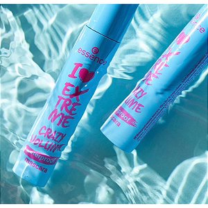máscara de cílios  I LOVE EXTREME CRAZY VOLUME WATERPROOF - essence