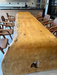 Mesa rústica borda cascata